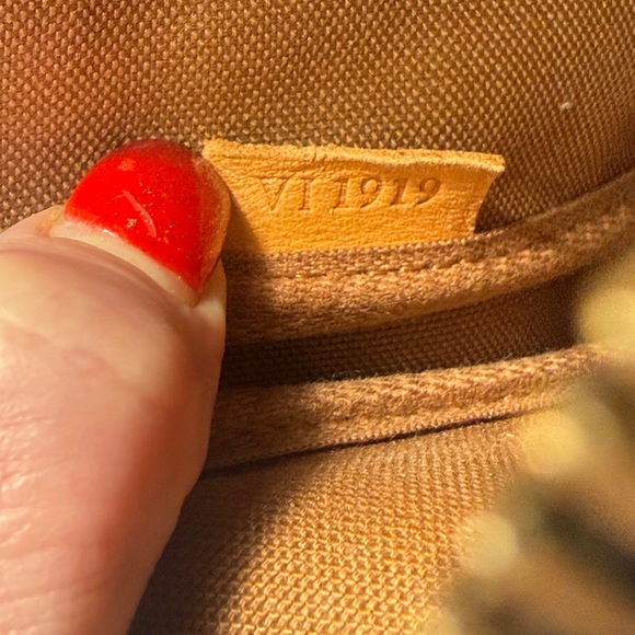 Louis Vuitton Pochette Classic Monogram Shoulder Bag crossbody - Picture 6 of 16